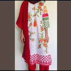 White Kurta with Floral Embroidery (3 Piece)